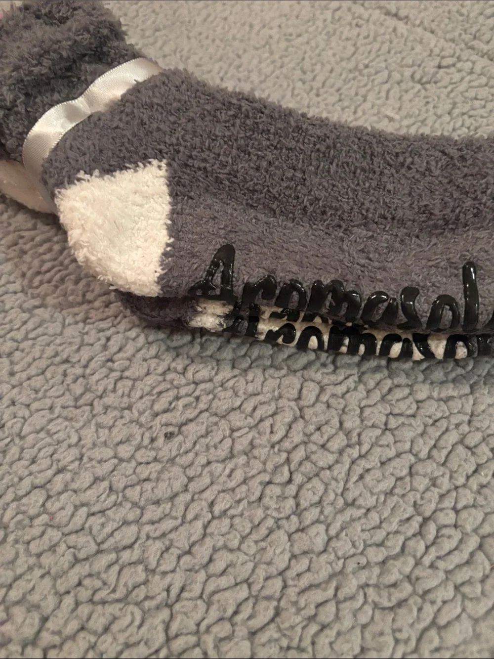 NWT Aromasoles Serenity Lavender Scented Kids Fuzzy Heart Socks - White & Gray